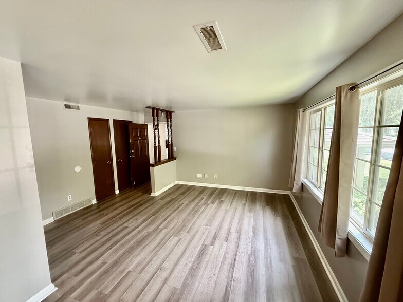 More Photos Of 261 Beattie Ave, Lockport Apartments For Sale