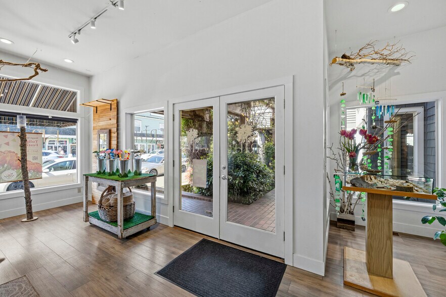 More Photos Of 101-107 S 1st St, La Conner Storefront For Sale