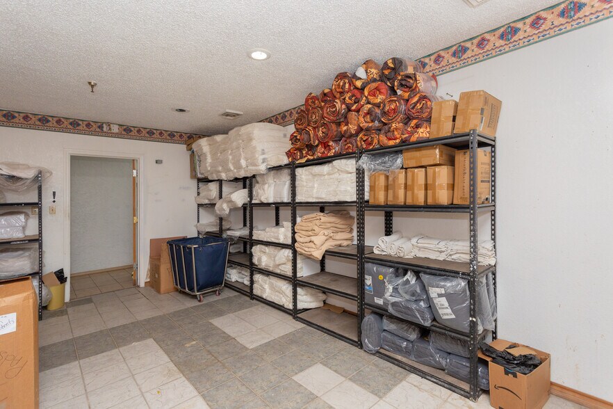 More Photos Of 2803 W 2nd St, Roswell Hotel For Sale
