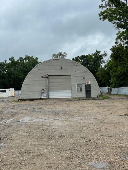 More Photos Of 9505 S Central Expy, Dallas Warehouse For Sale