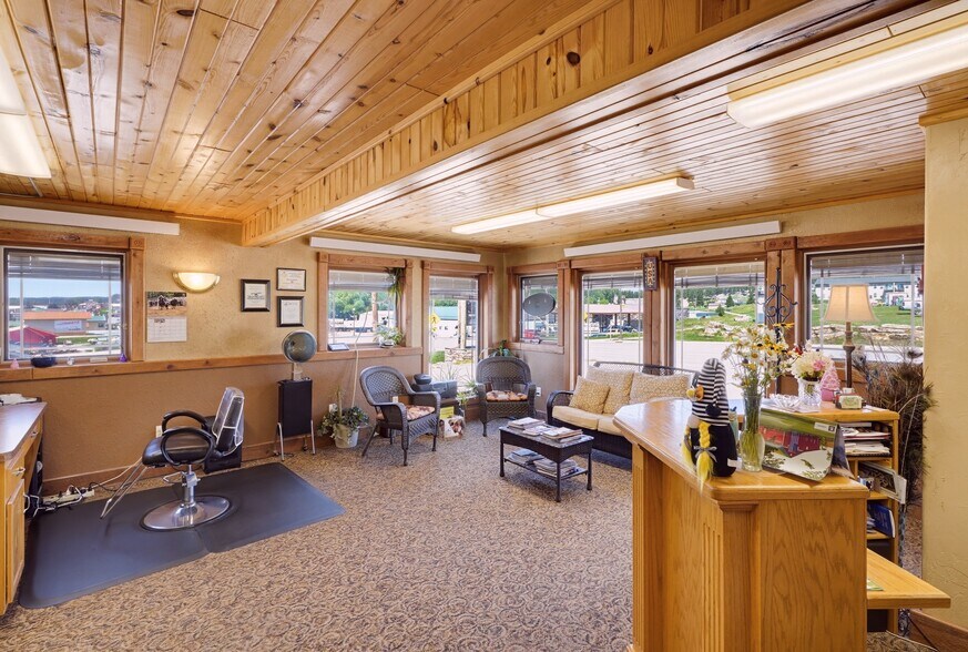 More Photos Of 1100 Mount Rushmore Rd, Custer Flex For Sale