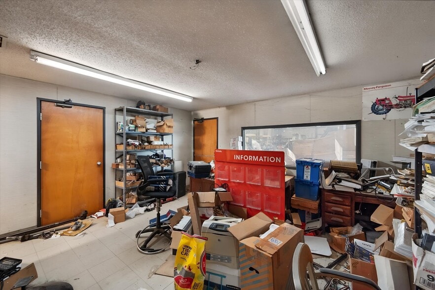 More Photos Of 3151 Int 45 E hwy, Corsicana Warehouse For Sale