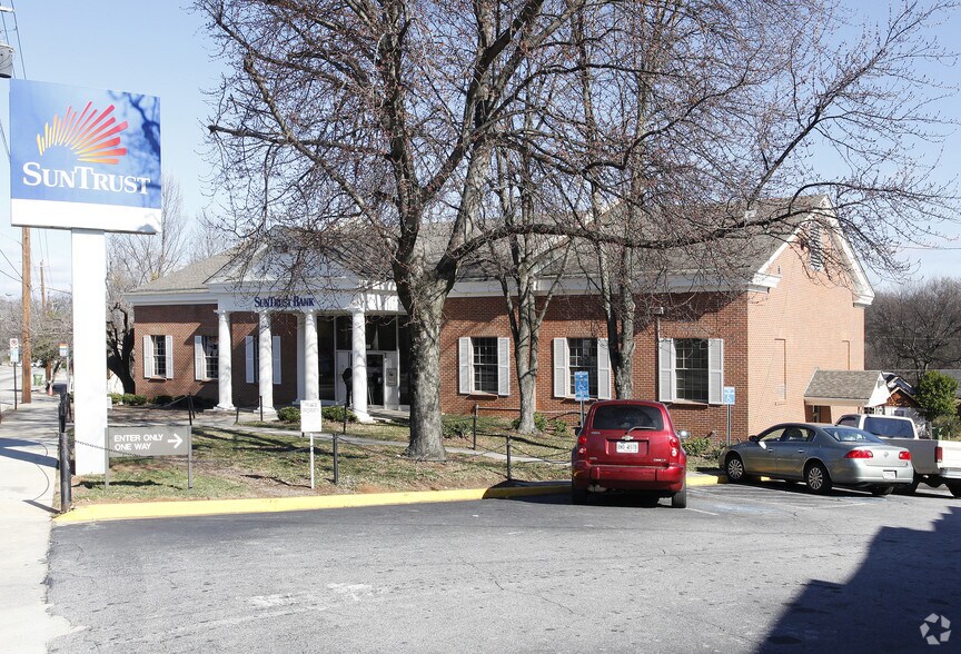 Primary Photo Of 1700 SE Lakewood Ave, Atlanta Bank For Lease