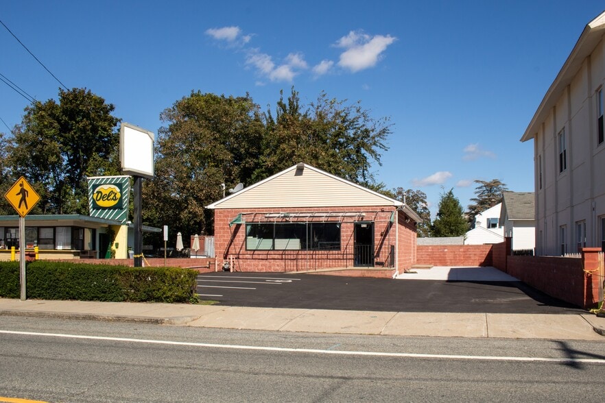 408 Waterman Ave  