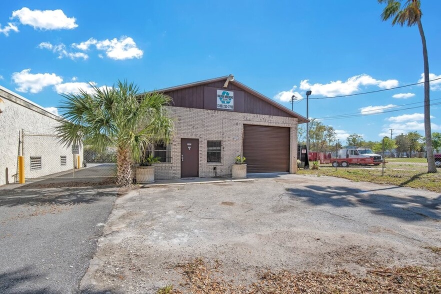 More Photos Of 327 Marion St, Daytona Beach Warehouse For Sale
