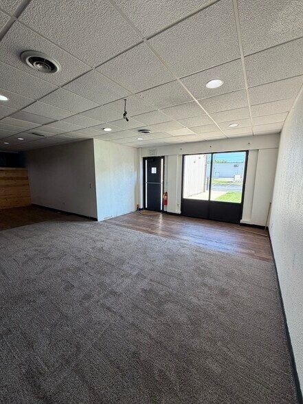 More Photos Of 1361-1365 Velp Ave, Green Bay Storefront Retail Office For Lease
