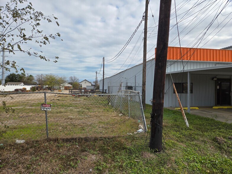 More Photos Of 658 Omaha Dr, Corpus Christi Industrial For Sale