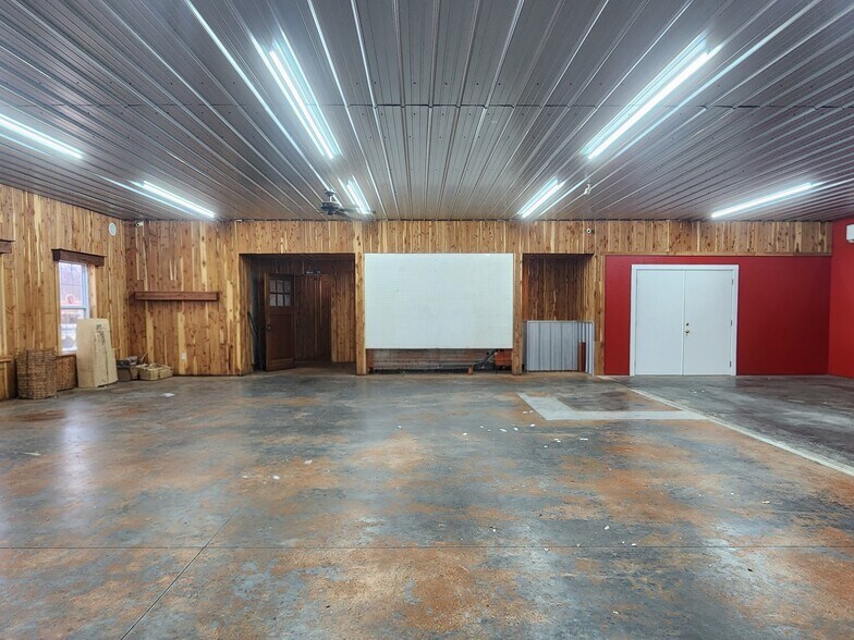 More Photos Of 122 W Richardson Ave, Puxico Restaurant For Sale
