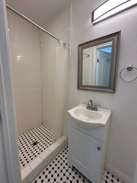 More Photos Of 1161 W 37th Dr, Los Angeles Apartments For Sale