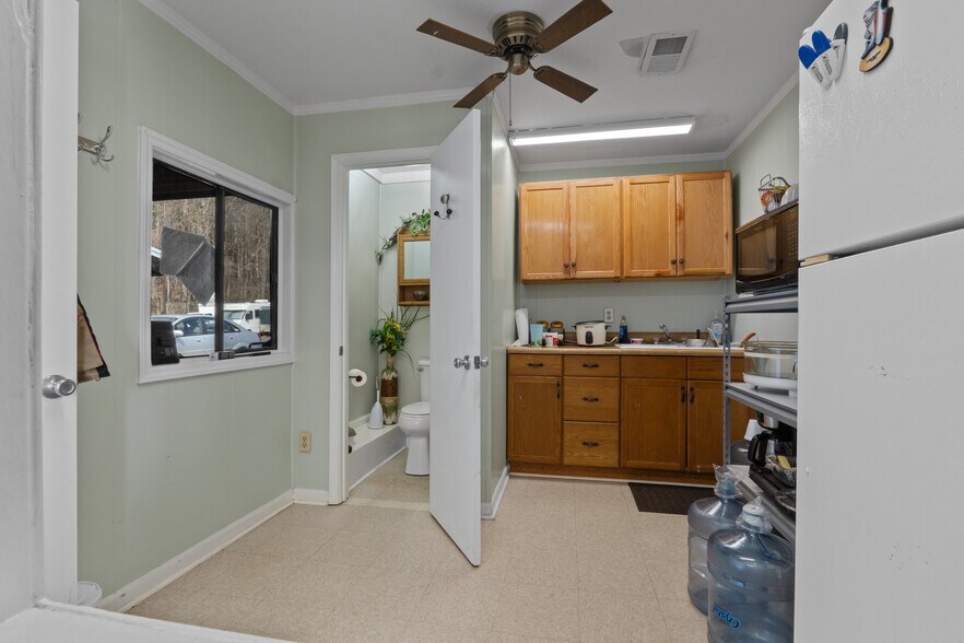 More Photos Of 7216 Hiram Douglasville Hwy, Douglasville Freestanding For Sale