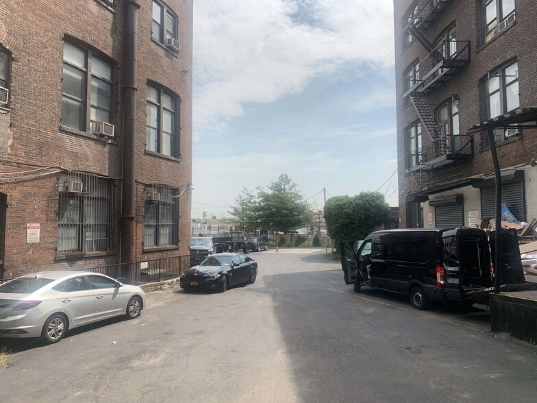 More Photos Of 1027 Grand St, Brooklyn Office For Lease