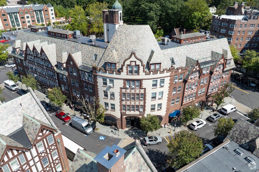 More Photos Of 14 Harwood Ct, Scarsdale Office For Lease