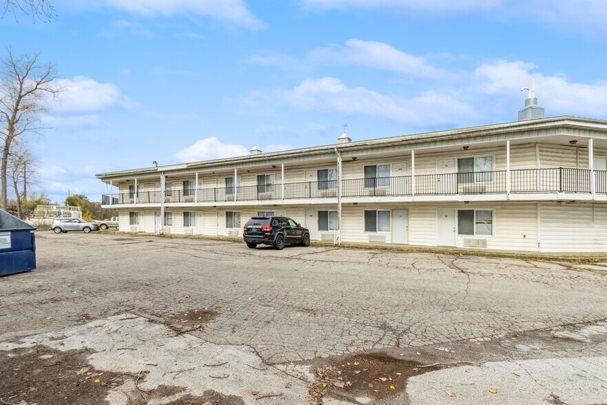 More Photos Of 320 2nd St, Coralville Office For Sale