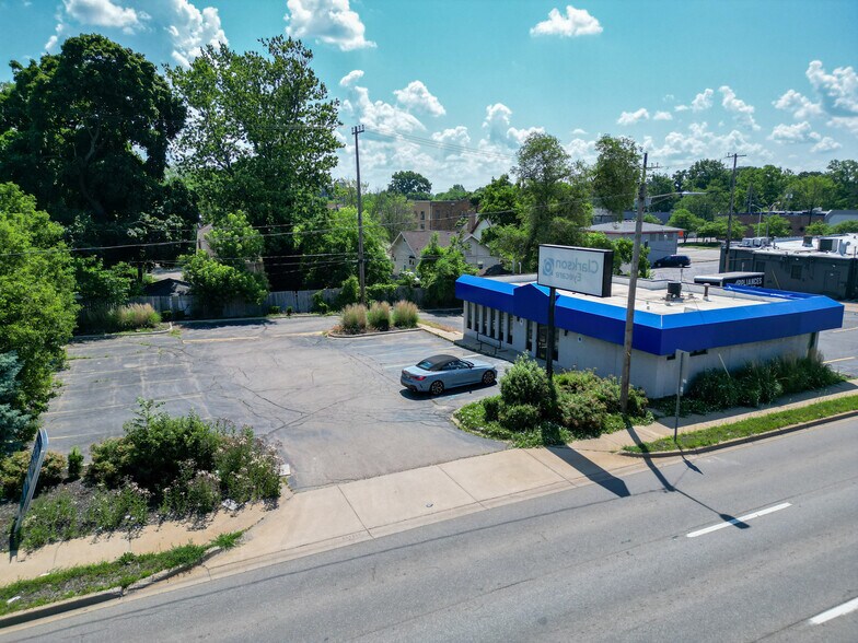 More Photos Of 22 N Telegraph Rd, Pontiac Medical For Lease