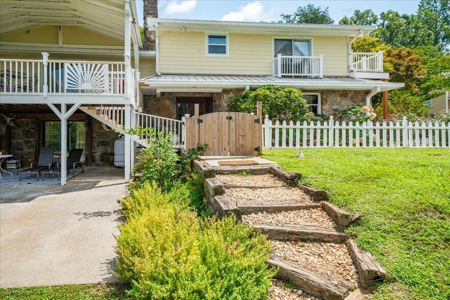 More Photos Of 441 Mull Rd, Hiawassee Hospitality For Sale