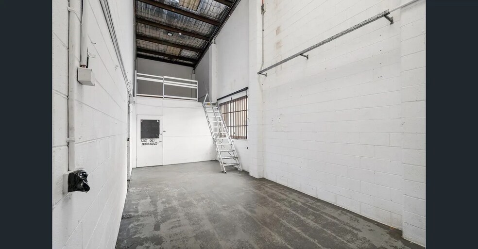 More Photos Of 106 Old Pittwater Rd, Brookvale Warehouse For Lease