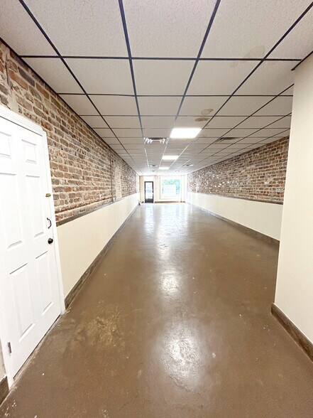 More Photos Of 119 S Ann St, Mobile Freestanding For Lease