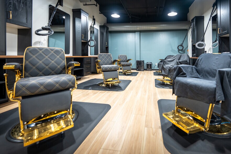 More Photos Of 1675 W Redstone Center Dr, Park City General Retail For Lease