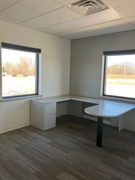 More Photos Of 2935 Universal Ct, Oshkosh Medical For Lease