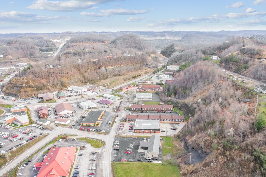 More Photos Of 182 Roy Campbell Dr, Hazard Medical For Sale