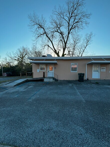 Primary Photo Of 301 W Main St, Union General Retail For Lease