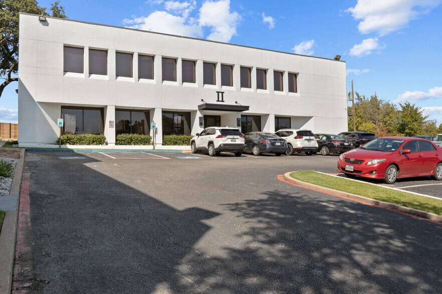More Photos Of 3509 Hulen St, Fort Worth Office For Lease