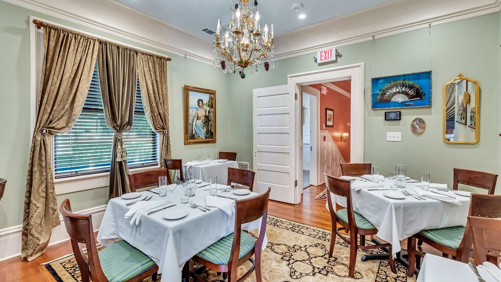 More Photos Of 119 E 37th St, Savannah Restaurant For Sale