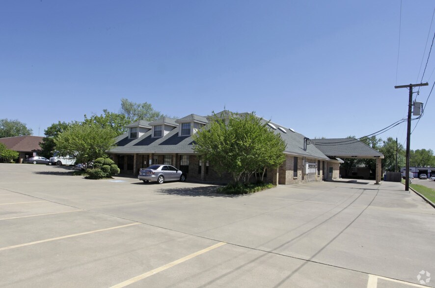 Primary Photo Of 1245 Southridge Ct, Hurst Office Residential For Lease