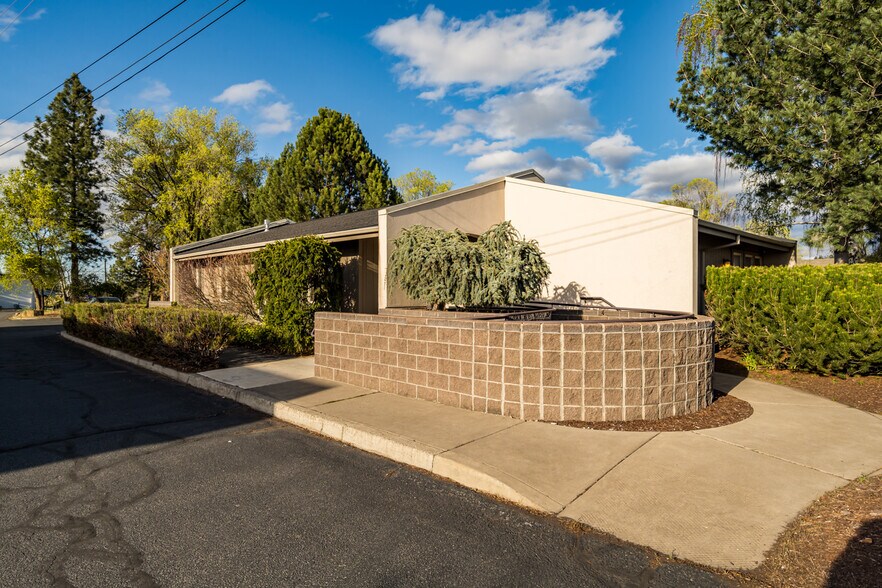 More Photos Of 336 NE Norton Ave, Bend Office For Sale