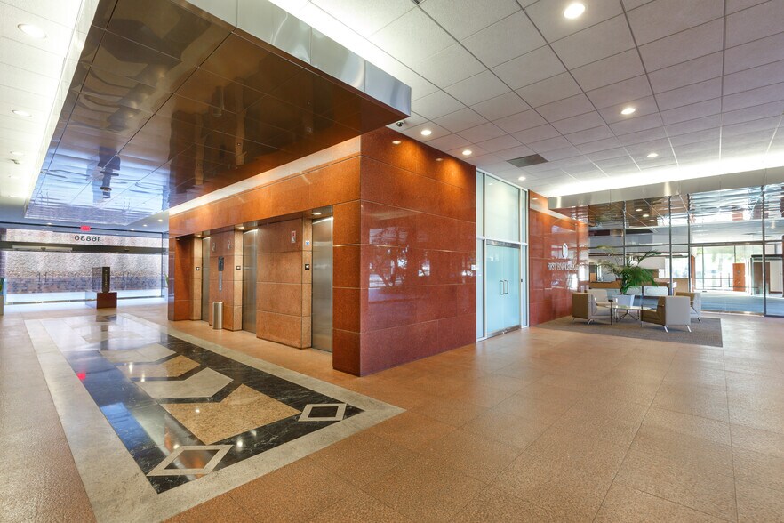 More Photos Of 16830 Ventura Blvd, Encino Office For Lease