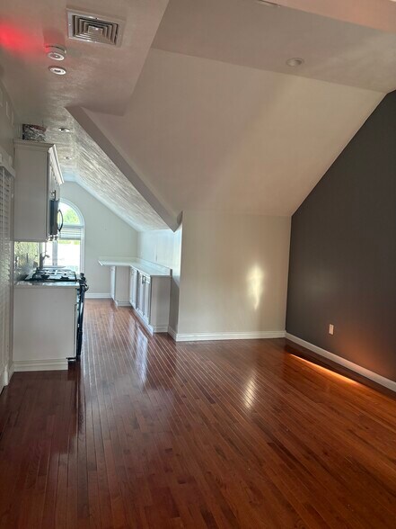 More Photos Of 91 Plaistow Rd, Plaistow Medical For Lease