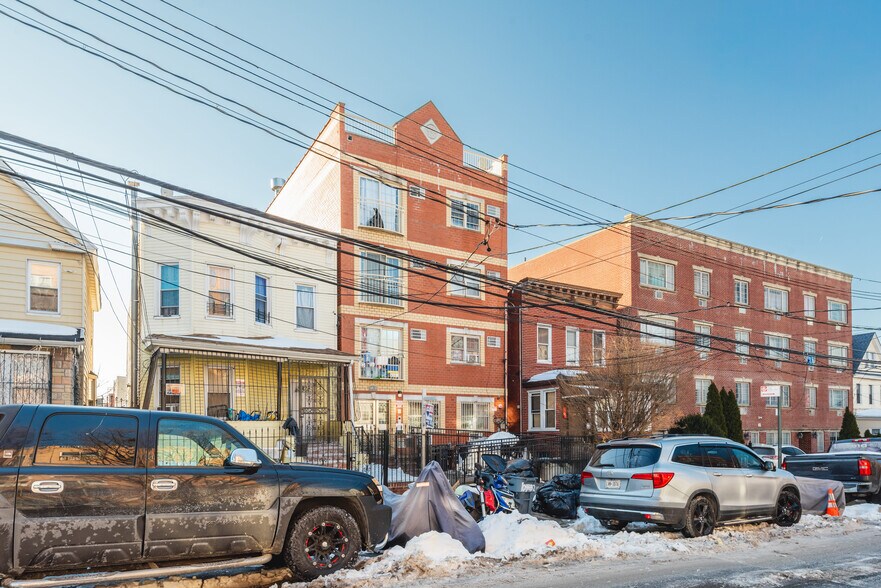 More Photos Of 10430 39th Ave, Corona Apartments For Sale