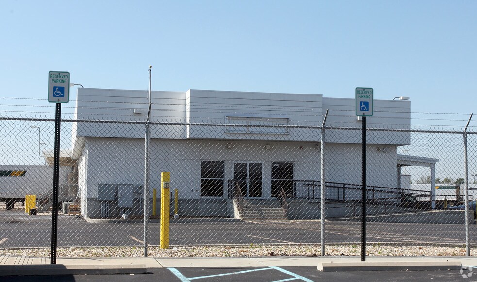 More Photos Of 1120 E Northfield Dr, Brownsburg Truck Terminal For Sale