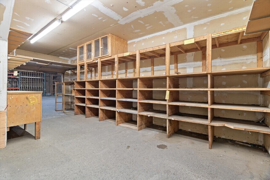 More Photos Of 6305 SW Highway 101, Lincoln City Warehouse For Sale