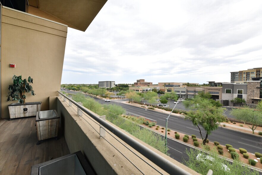 More Photos Of 7047 E Greenway Pky, Scottsdale Office For Lease