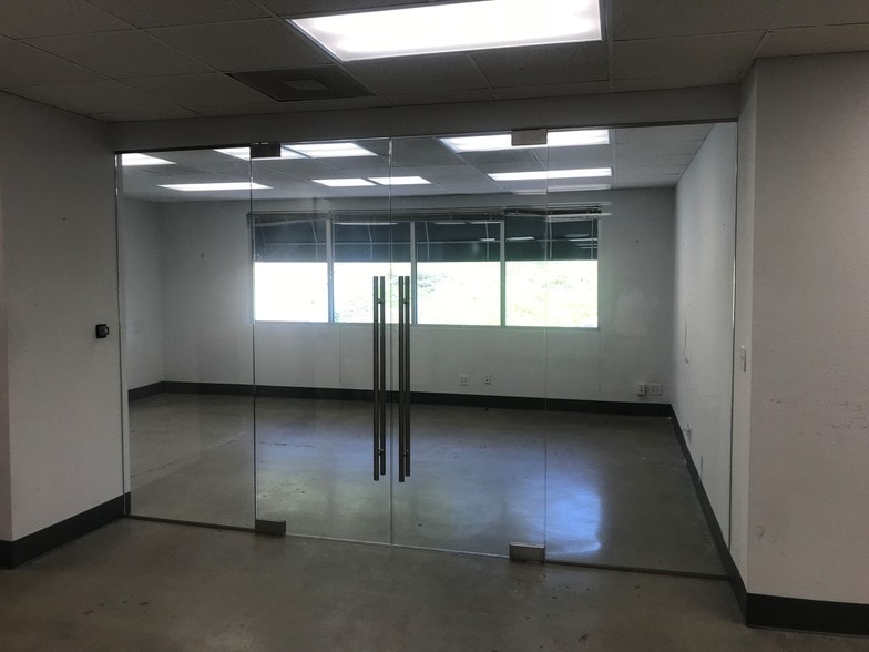 More Photos Of 20720 Ventura Blvd, Woodland Hills Office For Lease