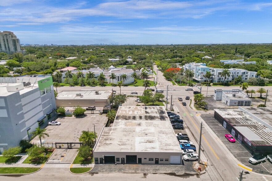 More Photos Of 828 NW 1st St, Fort Lauderdale Service For Sale