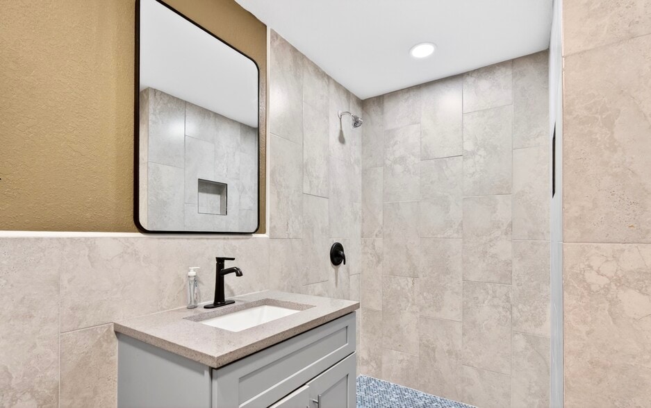 More Photos Of 236 Pondella Rd, North Fort Myers Auto Repair For Sale