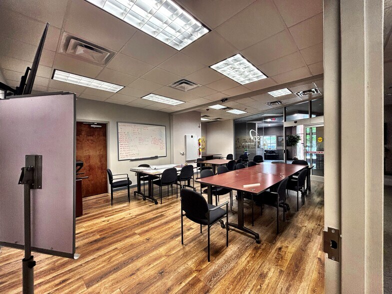 More Photos Of 6400 Peake Rd, Macon-Bibb Office For Sale