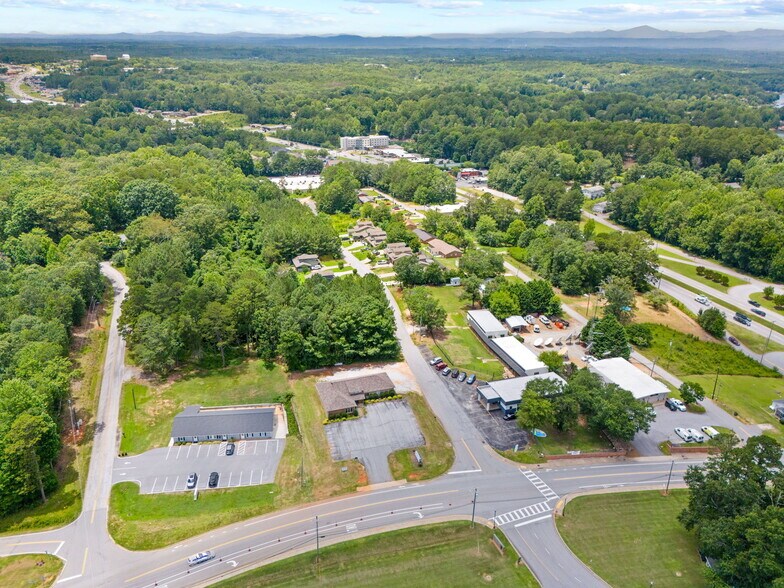 More Photos Of 735 N Townville St, Seneca Medical For Sale