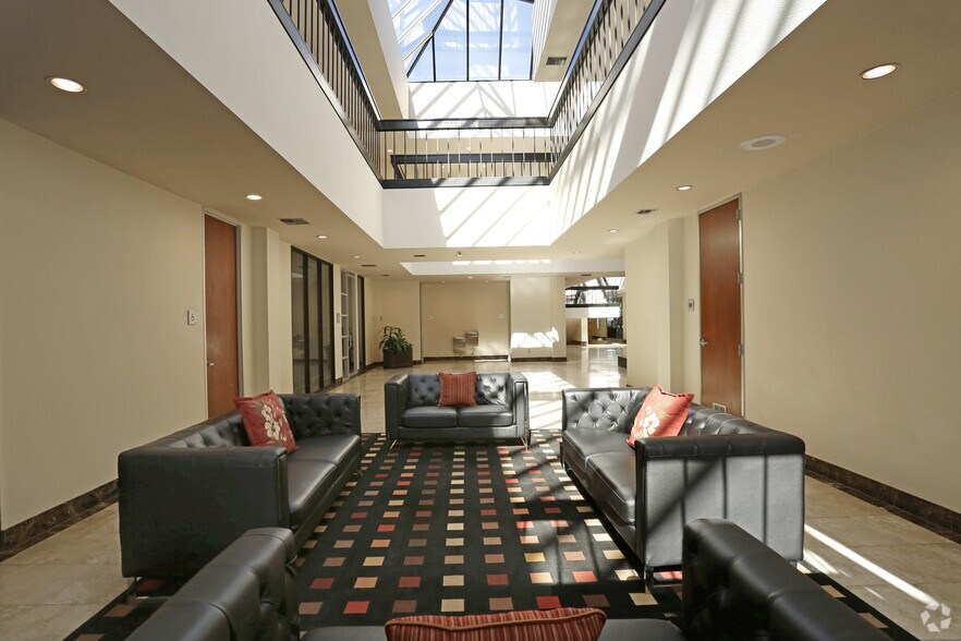 More Photos Of 17120 N Dallas Pky, Dallas Office For Lease