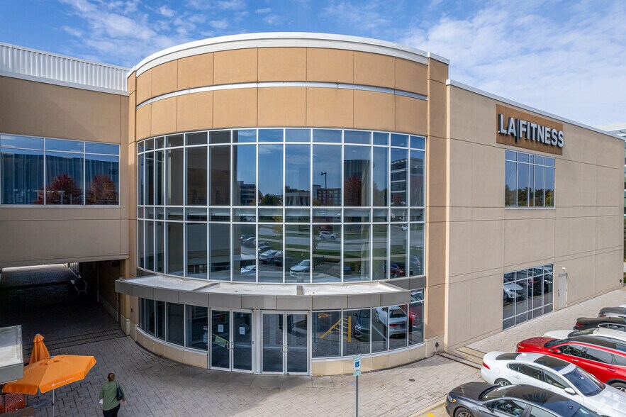 More Photos Of 2030 York Rd, Oak Brook Health Club For Lease