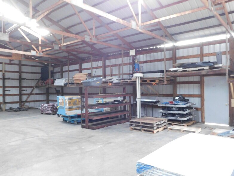 More Photos Of 2086 E US Highway 36, Rockville Convenience Store For Sale