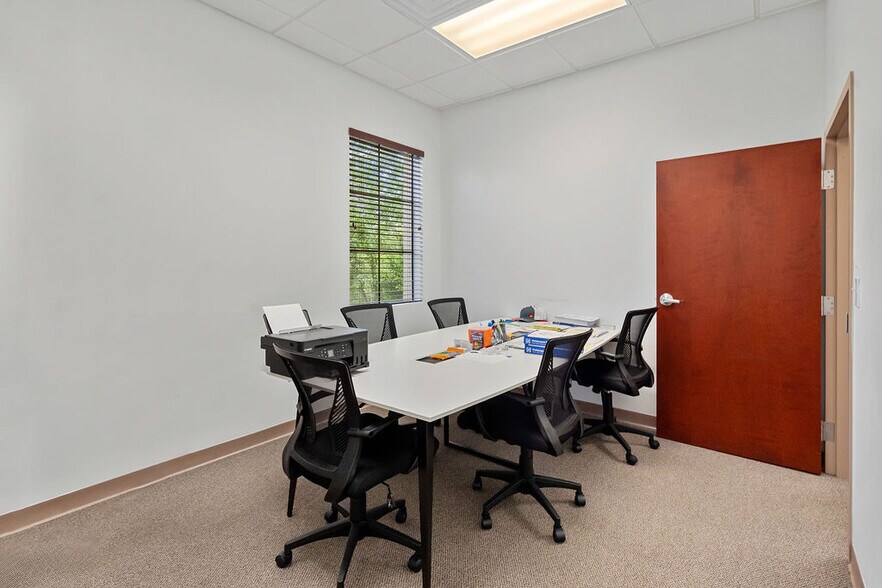 More Photos Of 7065 Westpointe Blvd, Orlando Loft Creative Space For Lease