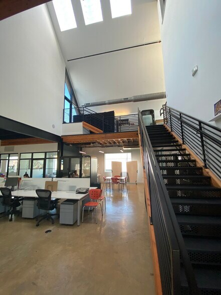 More Photos Of 400 Bryan Ave, Fort Worth Storefront Retail Office For Lease