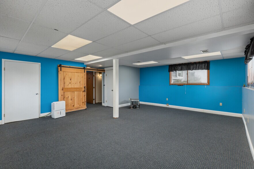 More Photos Of 902 W Union Ave, Litchfield Office For Sale