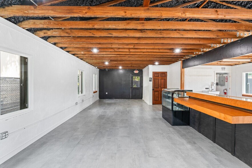 More Photos Of 209 Palmetto Ave, Longwood Restaurant For Lease