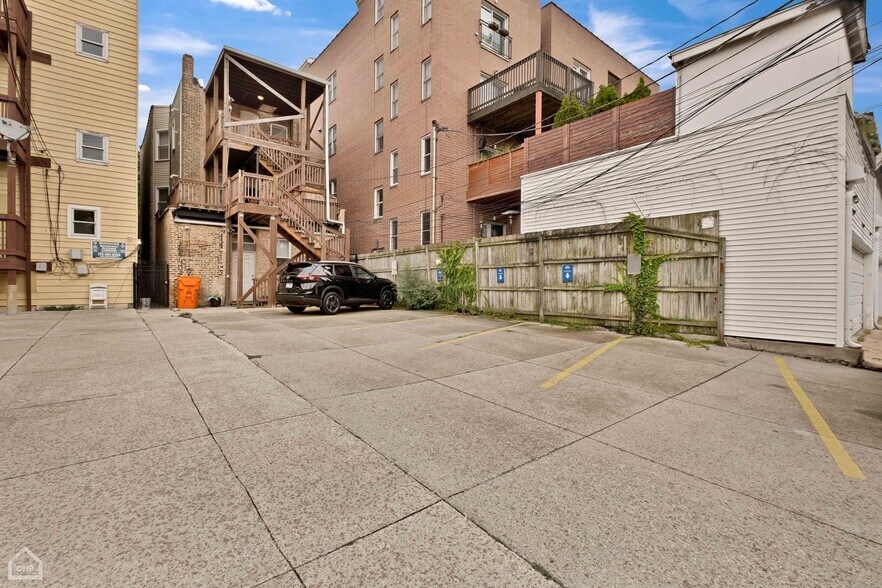 More Photos Of 3824 N Clark St, Chicago Storefront Retail Residential For Sale