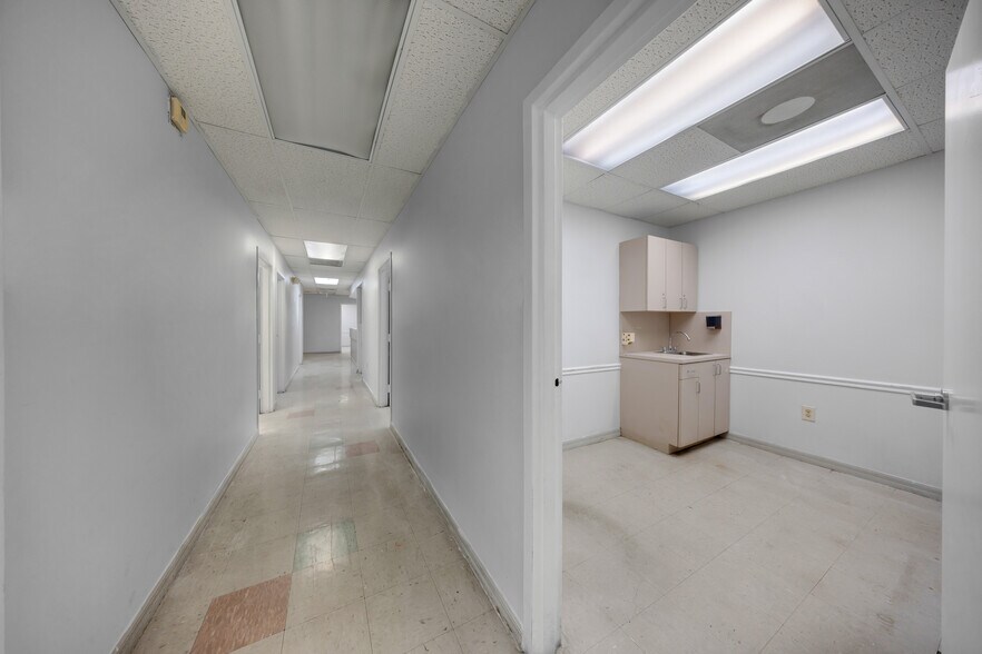More Photos Of 2901 NW 17th Ave, Miami Office For Sale