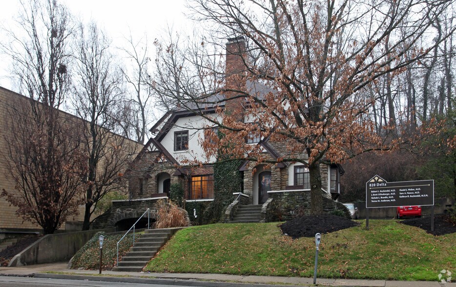 More Photos Of 820 Delta Ave, Cincinnati Office For Sale